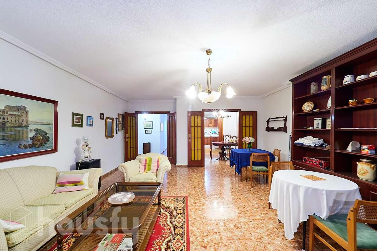 Lovely Bedroom In A Shared Apartment In The Center Of Аликанте Экстерьер фото